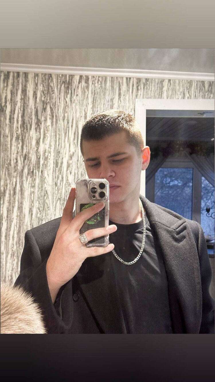  50550886  Vlad, 22 ,    