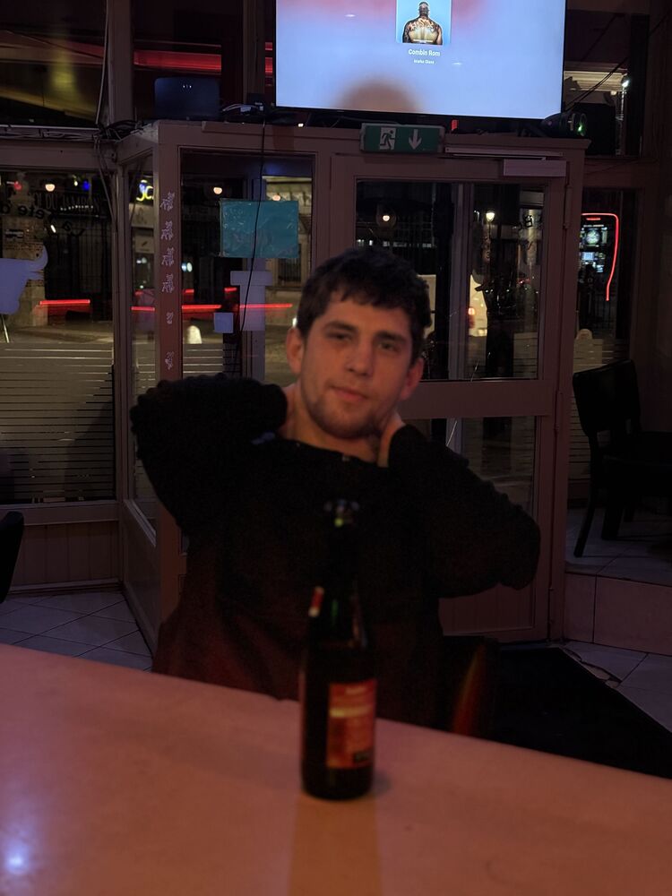  51568656  Andrei, 25 ,    Lambeth