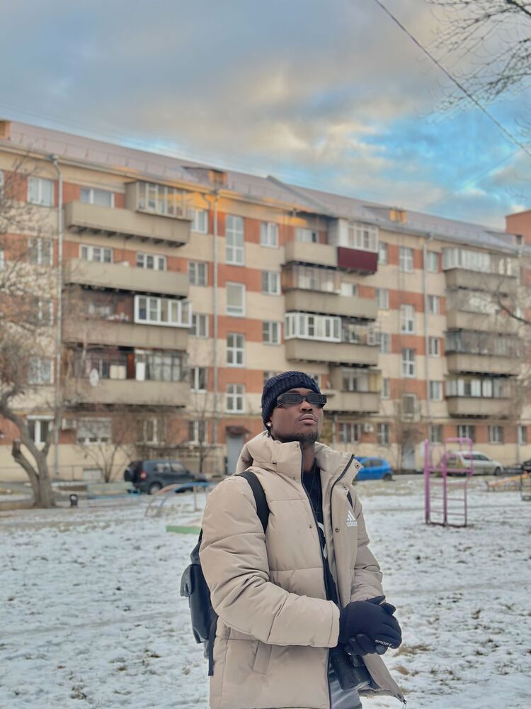  47730146  Stanislas, 24 ,    