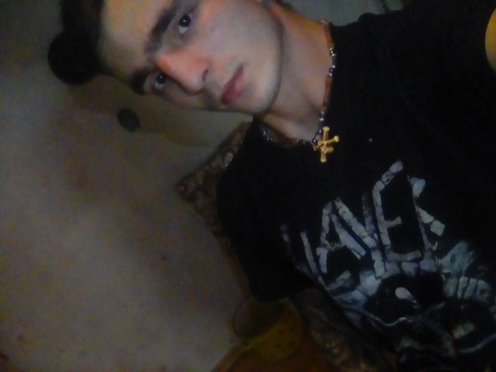  32992396  Ivan, 24 ,    