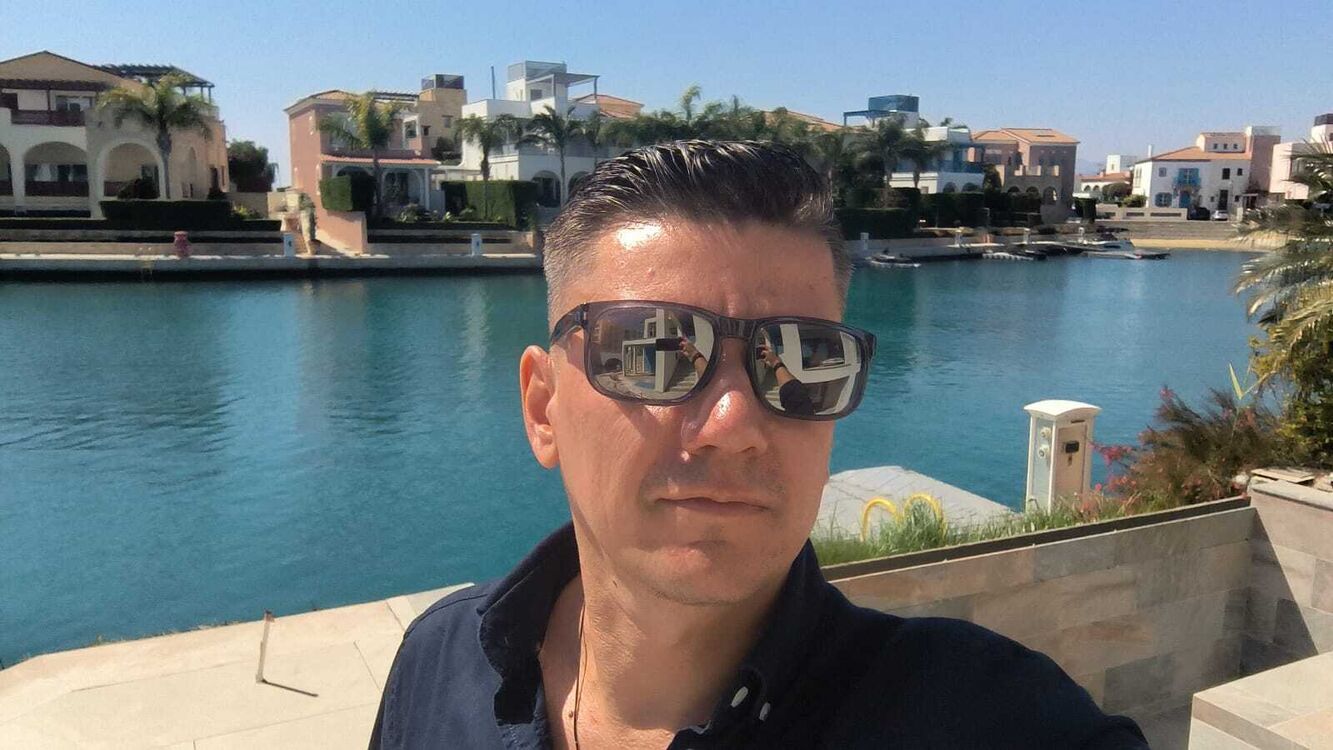  52273526  Konstantin, 42 ,    Limassol