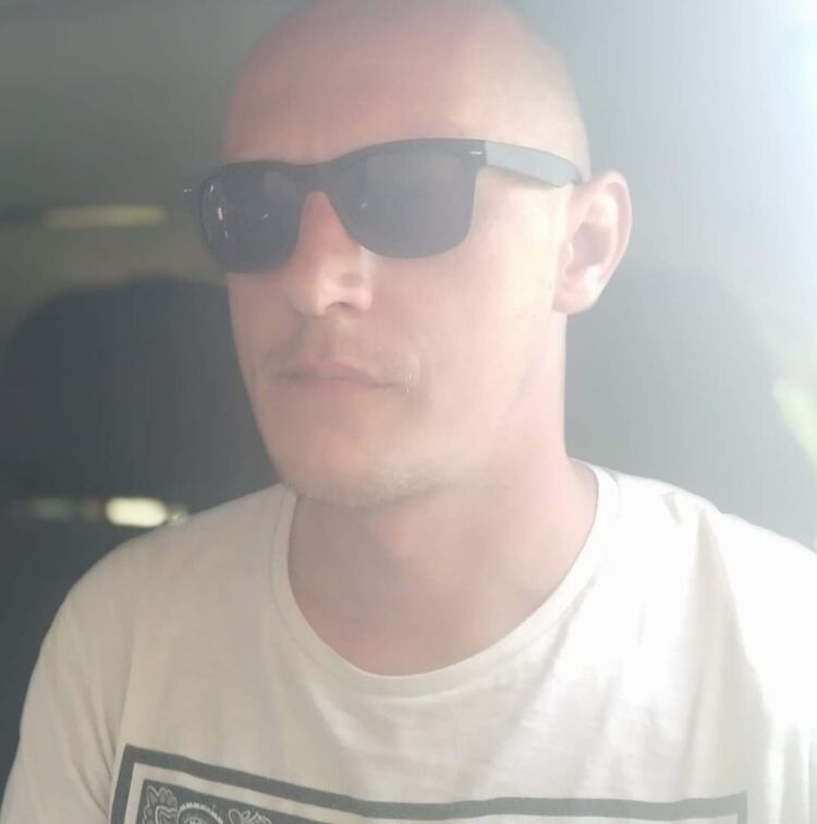  41222856  , 37 ,     