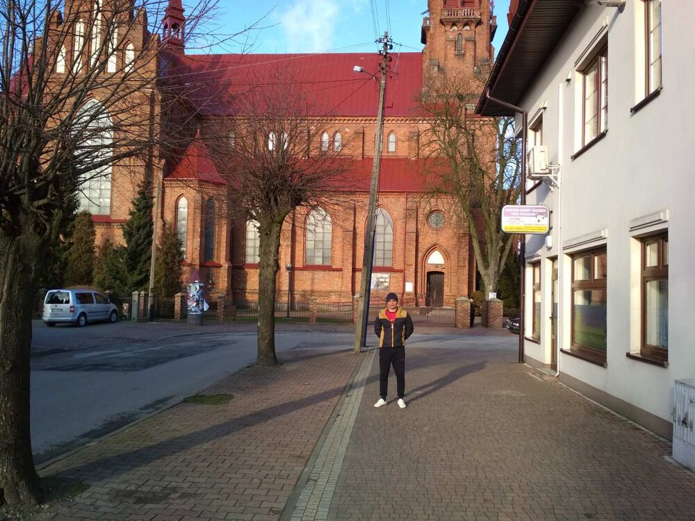  ,   Viktor, 37 ,   c 