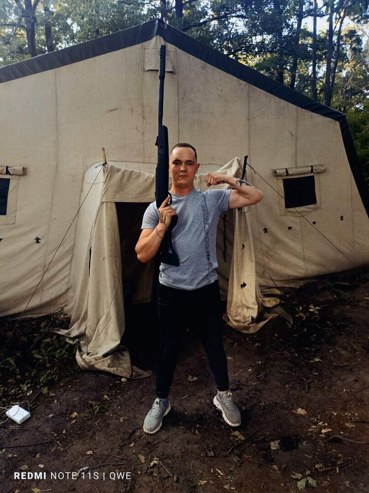  27492476  Mark, 26 ,    -