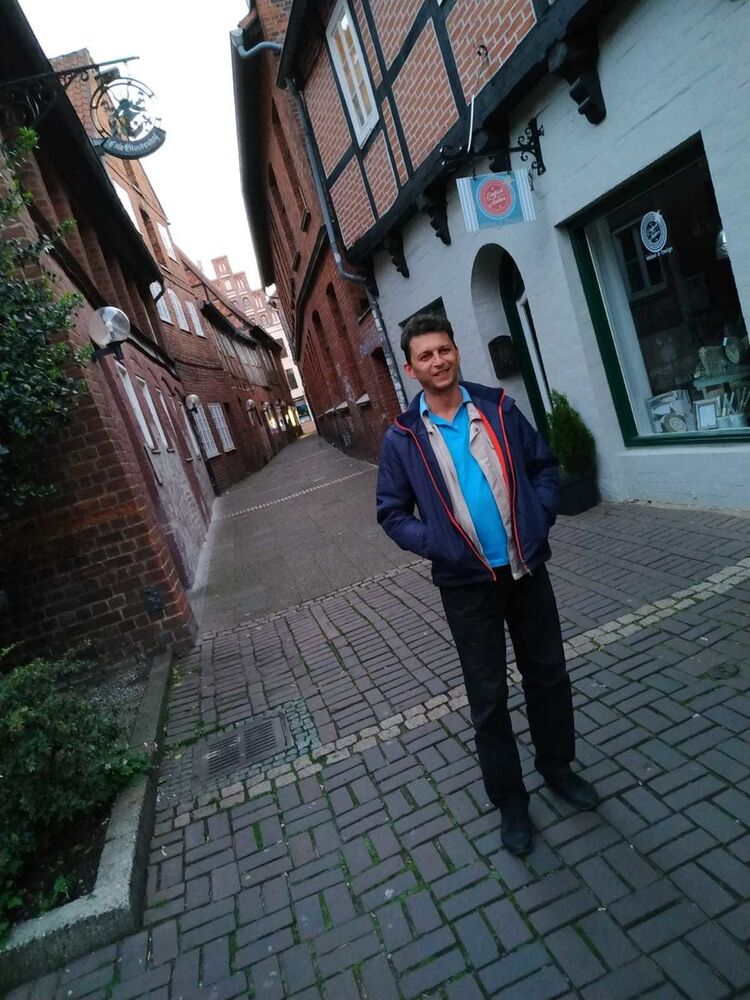  17899706  Andrej, 53 ,     