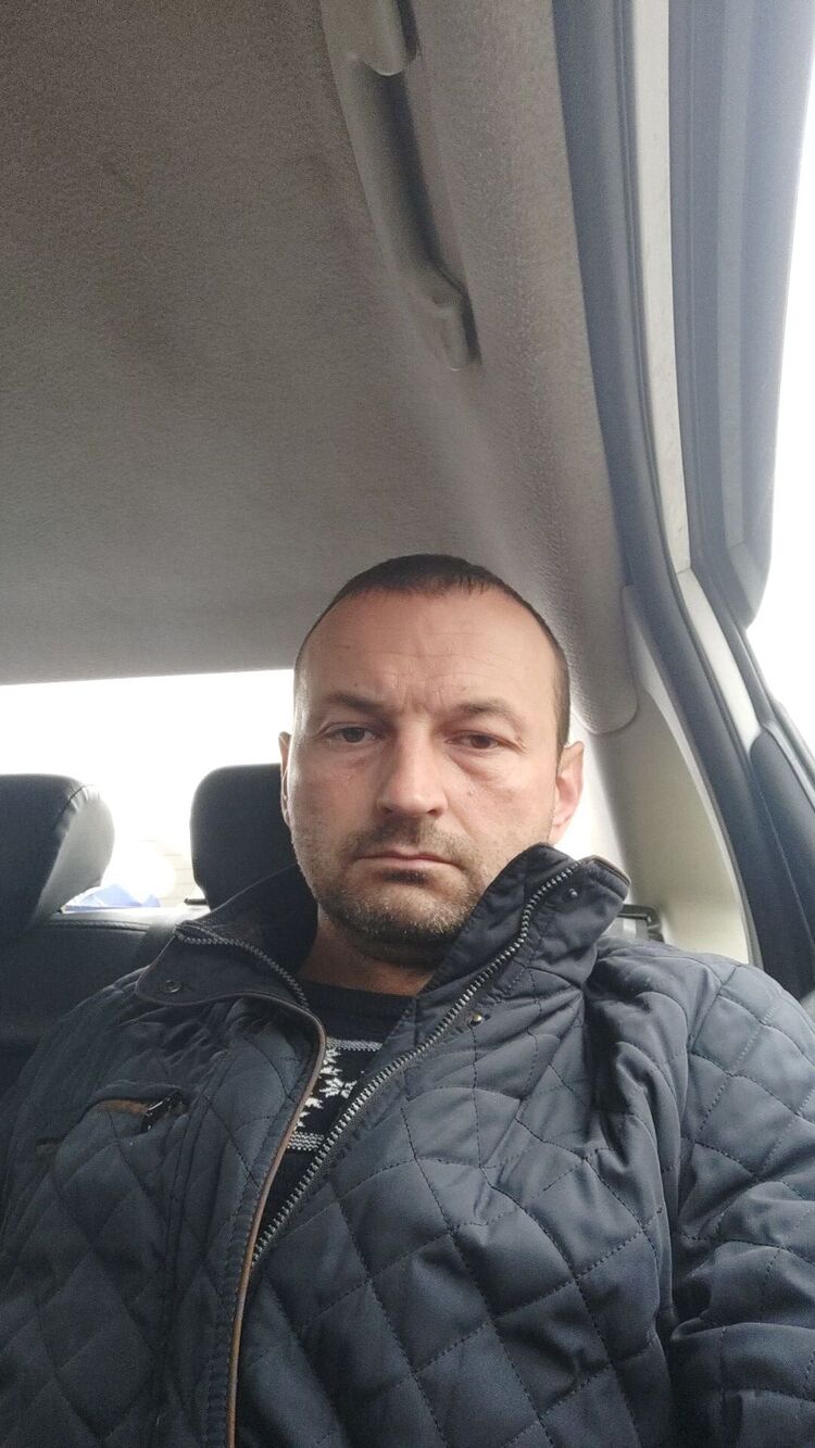  24106926  Anton, 46 ,    