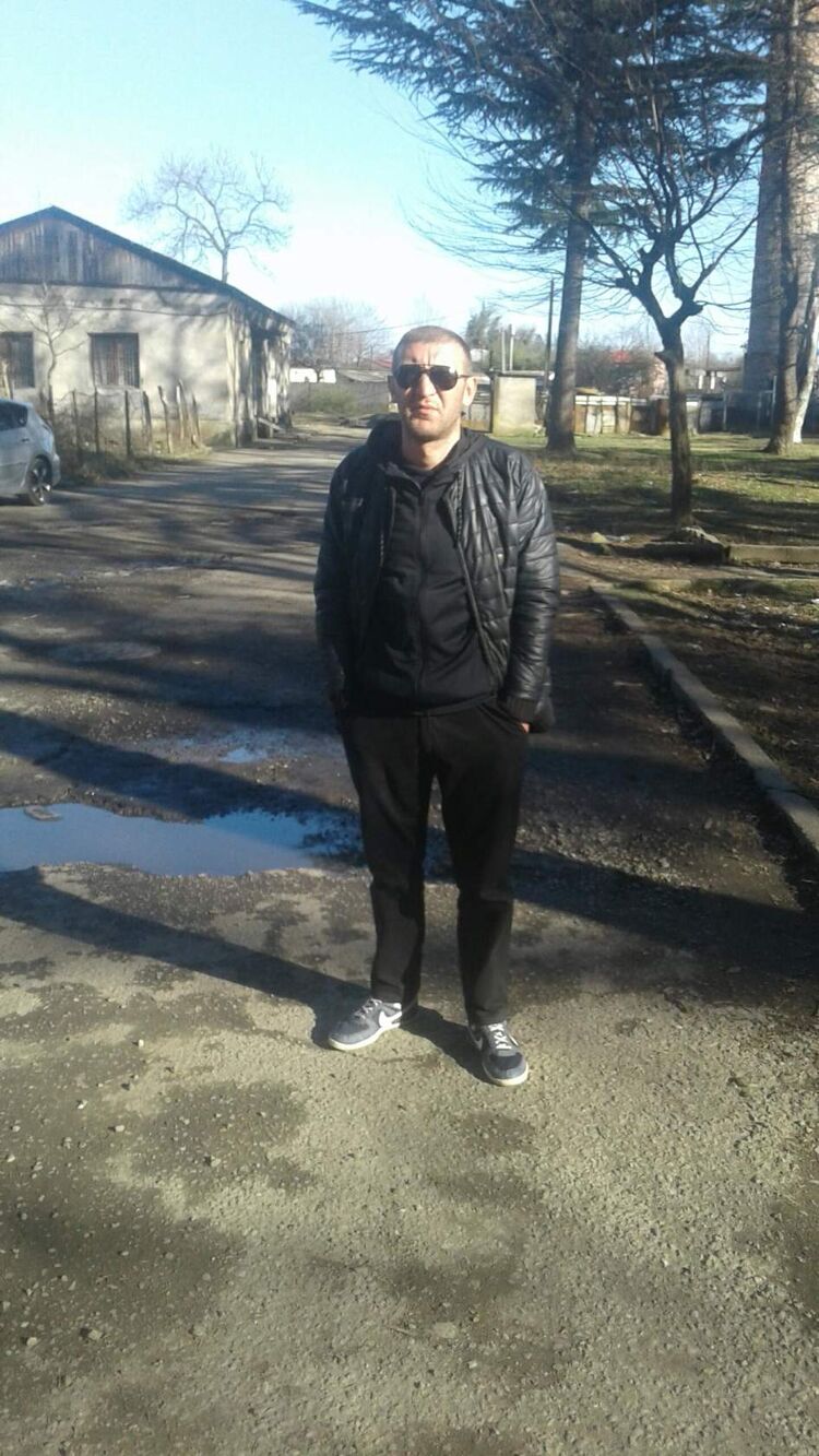  52603276  Levani, 44 ,    