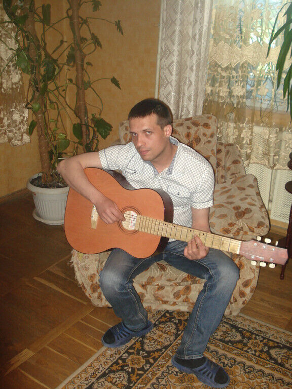  27061616  Anton, 41 ,    
