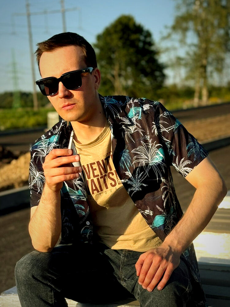  53362236  Jurij, 33 ,    