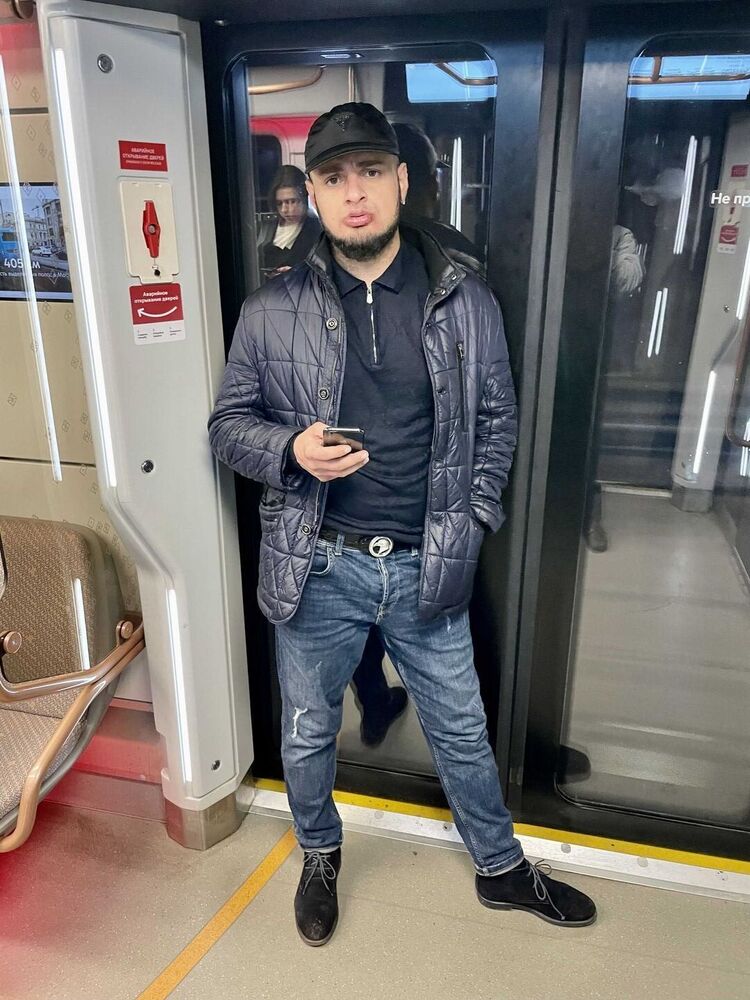  29542586  Usama, 31 ,    