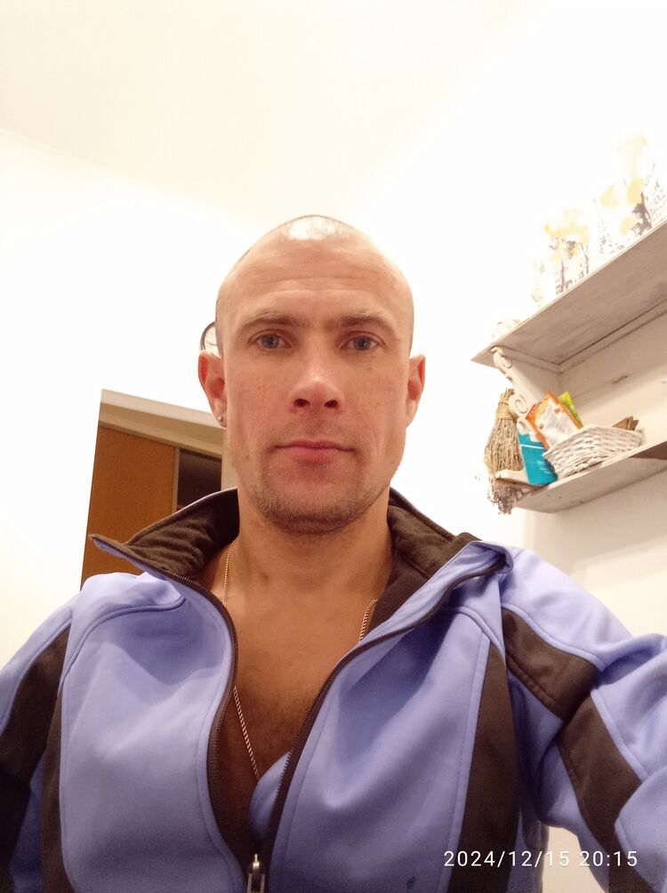  49316826  Andrei, 37 ,    