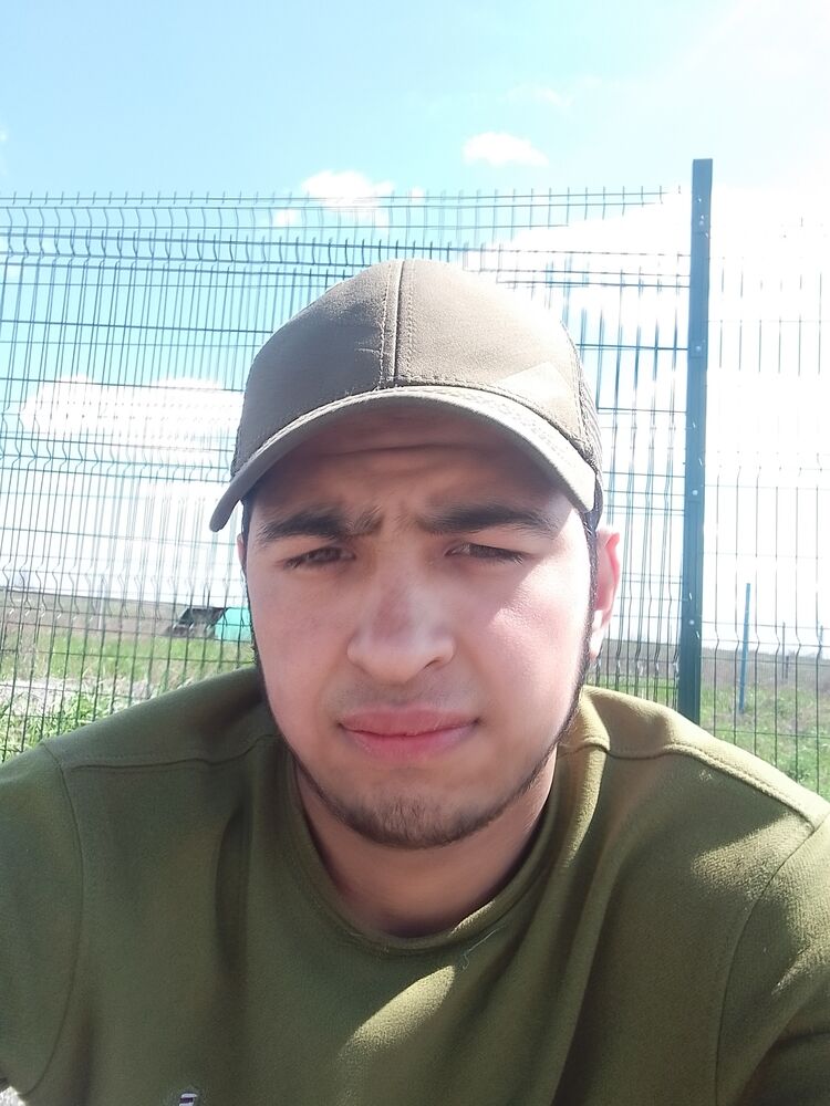 43329476  Umar, 20 ,    