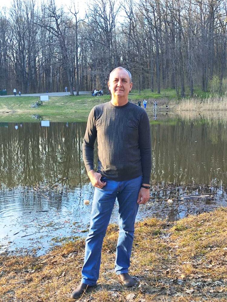  42640756  Leonid, 60 ,    
