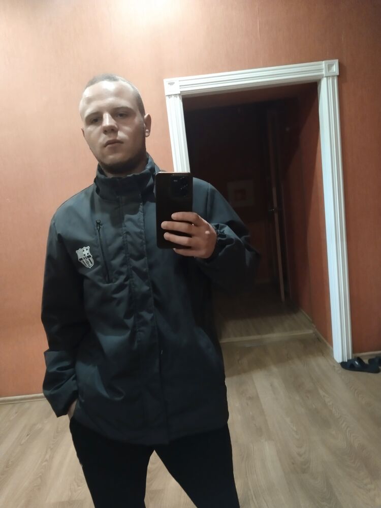  43160536  Denis, 21 ,    