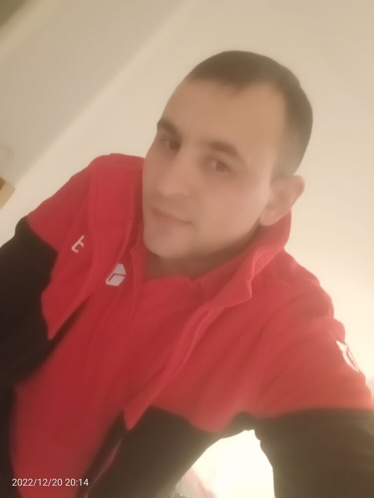  35797186  PAVEL, 37 ,    