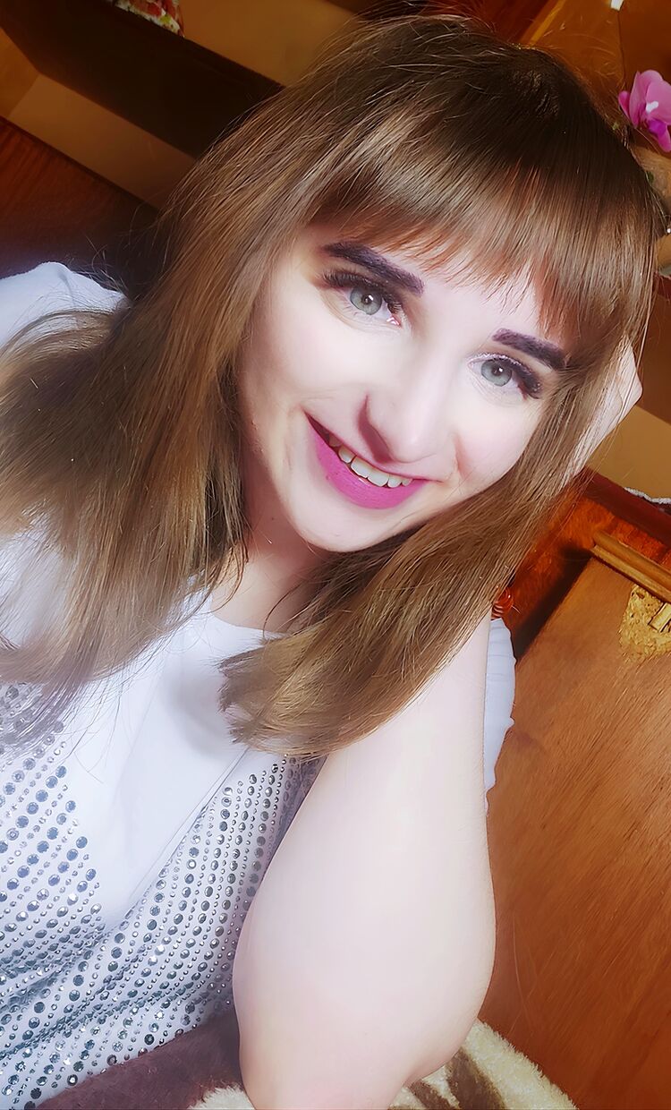   ,   Victoria, 18 ,   ,   
