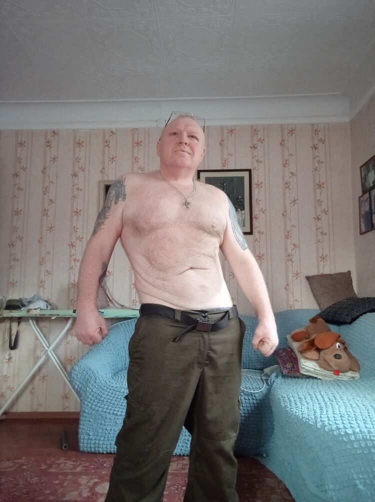  26233576  Mikhail, 54 ,    