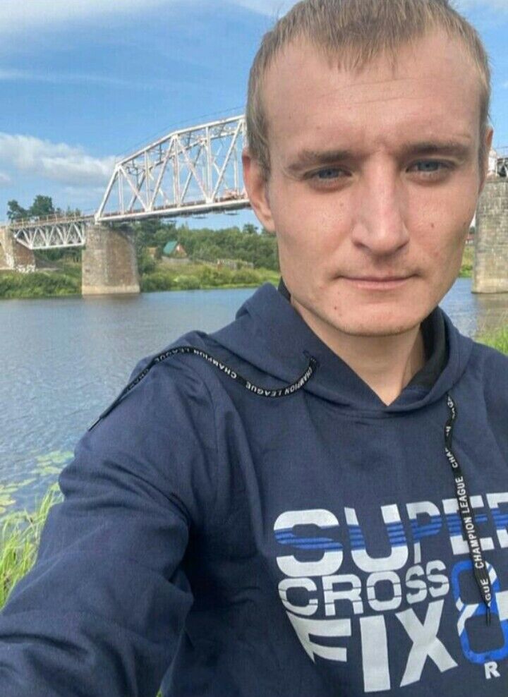  ,   Denis, 32 ,     , c , 