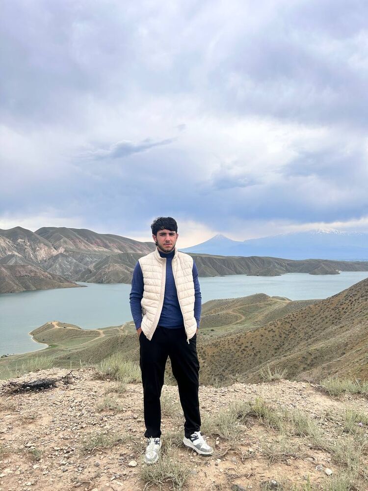  ,   Arman, 22 ,   ,   