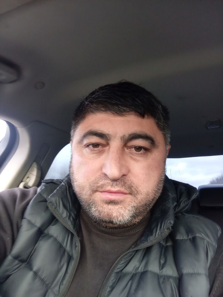  48661436  David, 44 ,    