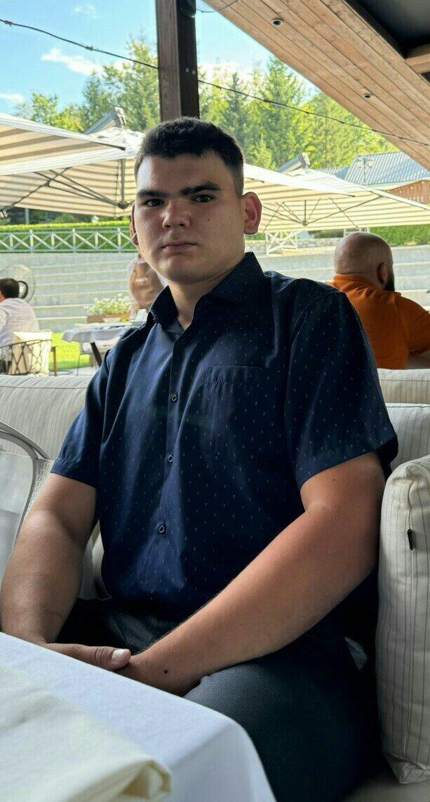  45392426  Arthur, 21 ,    