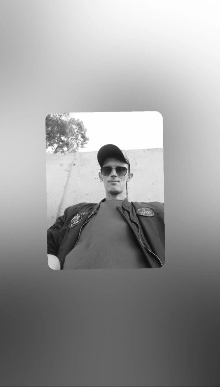  42493246  Sergiu, 32 ,    