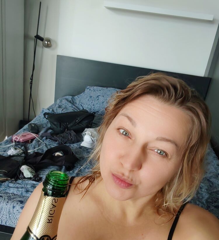  48818336  Tanya, 41 ,    