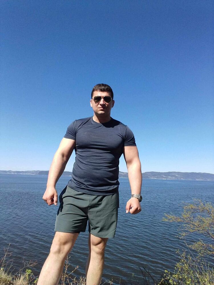  Brenes,   , 33 ,   ,   
