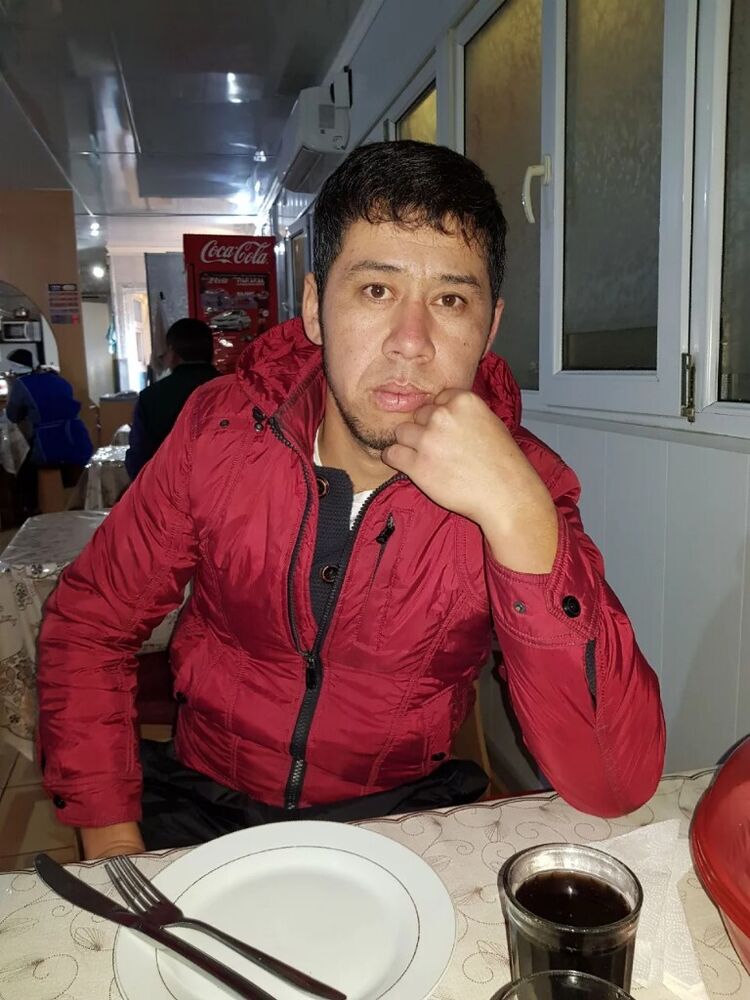  26156776  Erkinbek, 38 ,    -