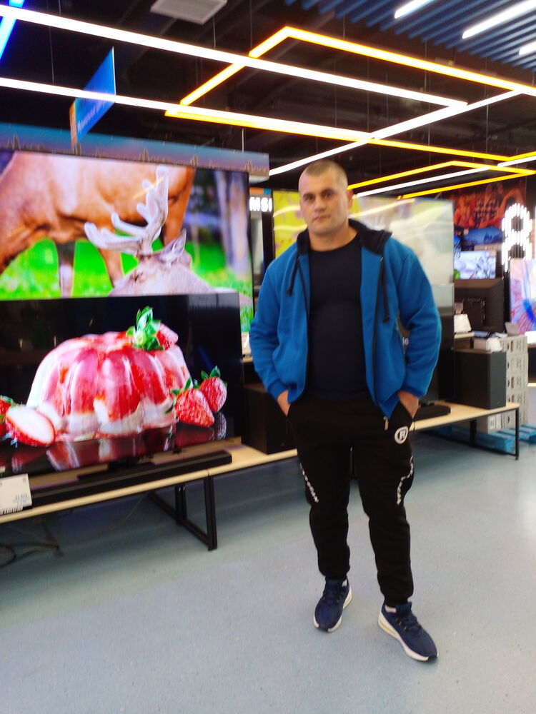  24047146  Sergiu, 41 ,    