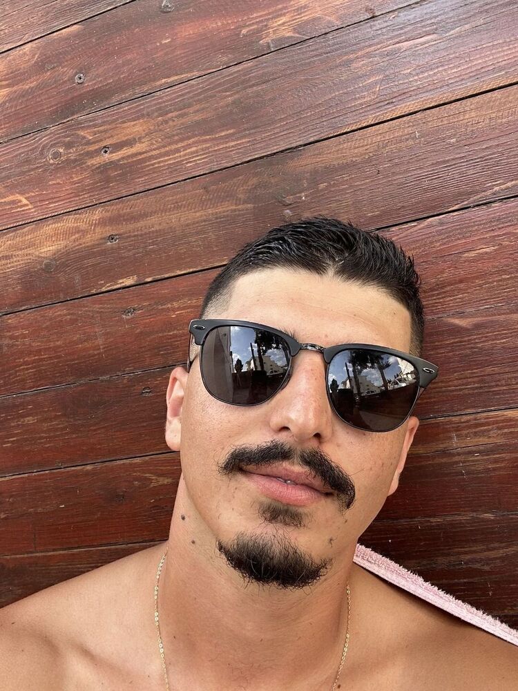  37968646  Georgios, 31 ,    Limassol