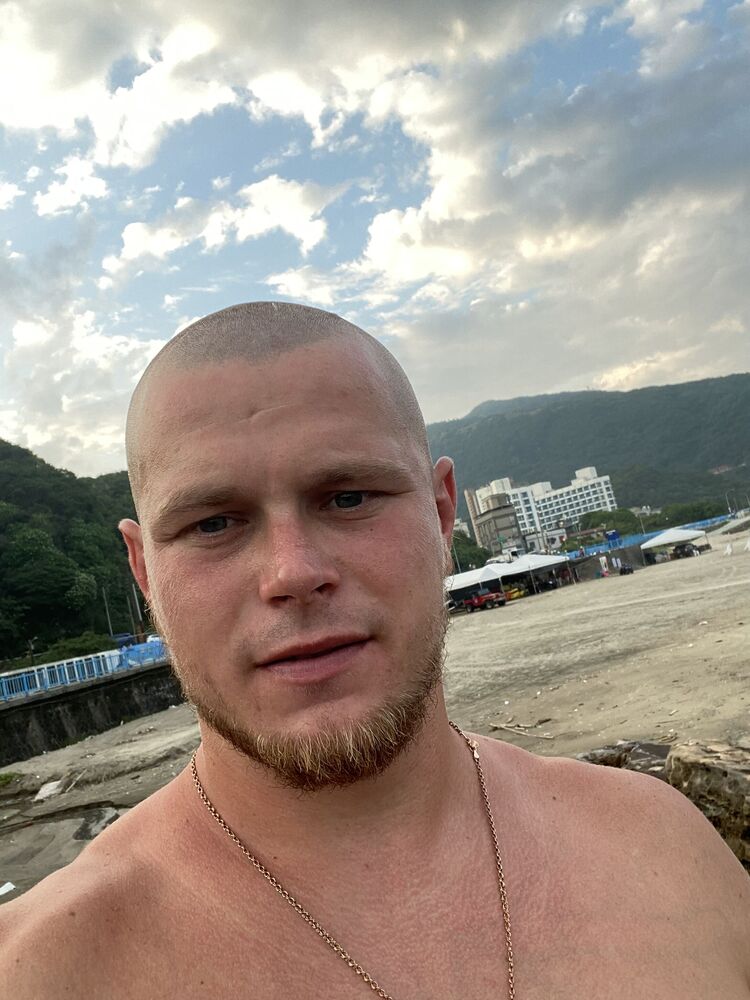  ,   Leon, 30 ,   ,   , c , 