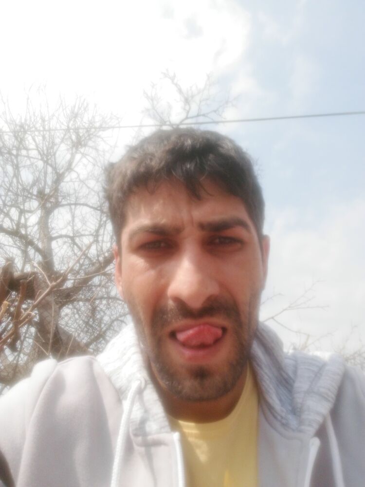  19574796  Baretata, 37 ,    
