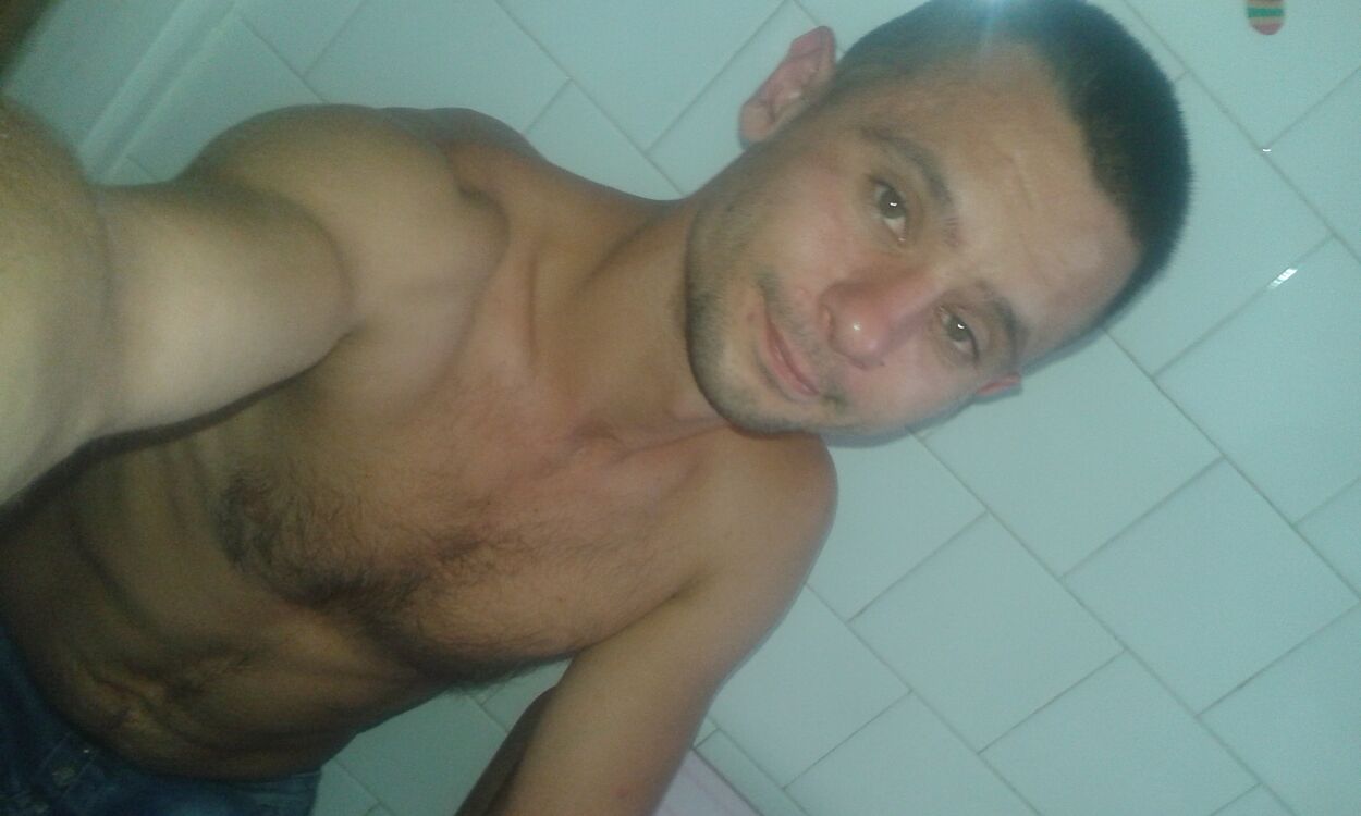  23399676  , 32 ,     