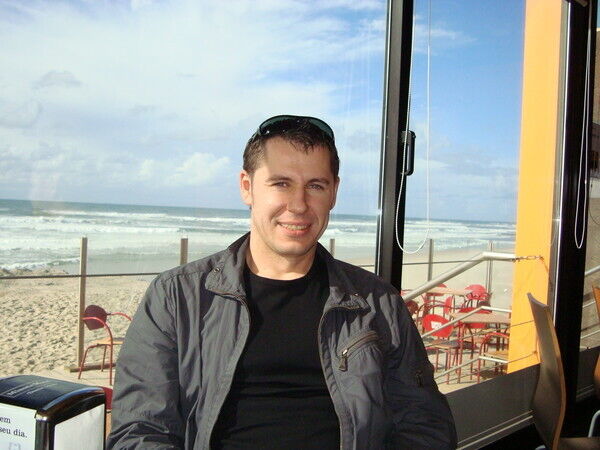  52561706  Ion, 47 ,    Plaistow