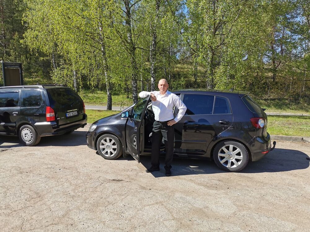  20024766  Andris, 49 ,    