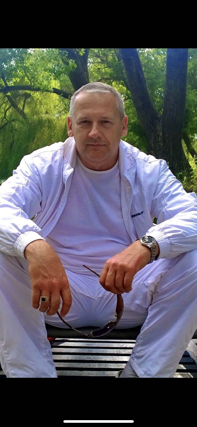  ,   Leon, 51 ,   ,   