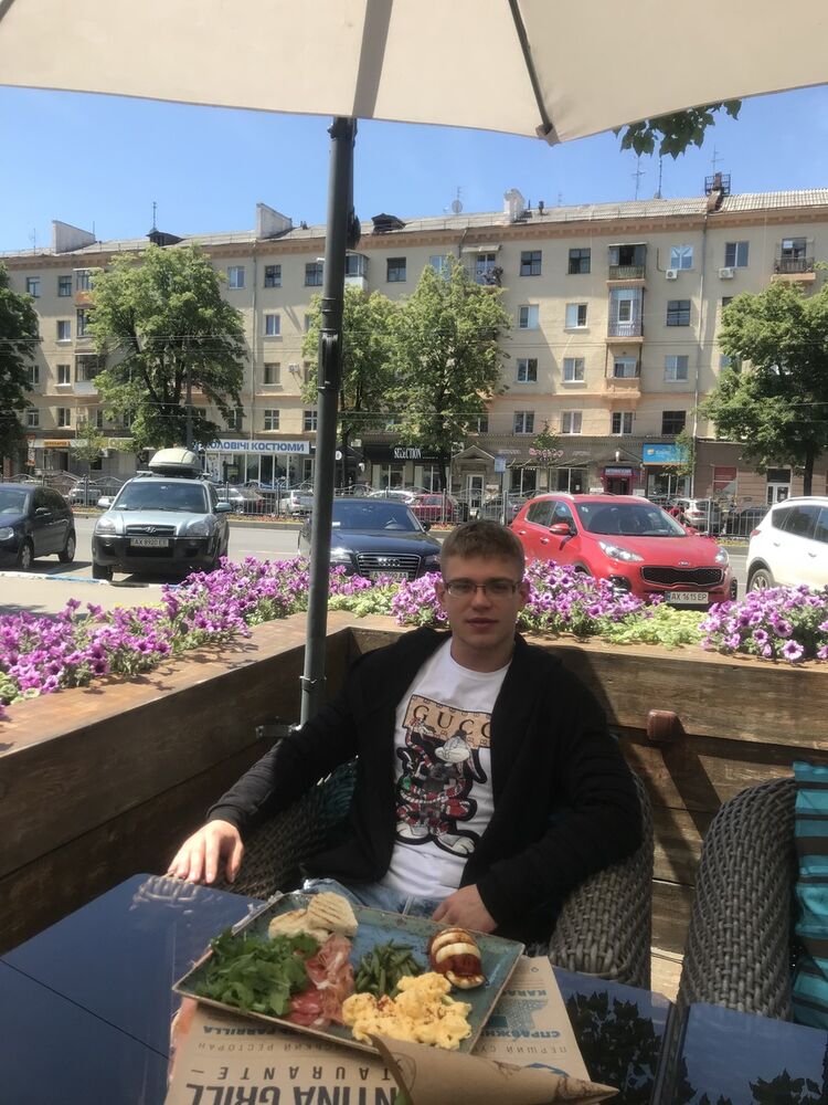 ,   Artur, 28 ,   ,   , c 