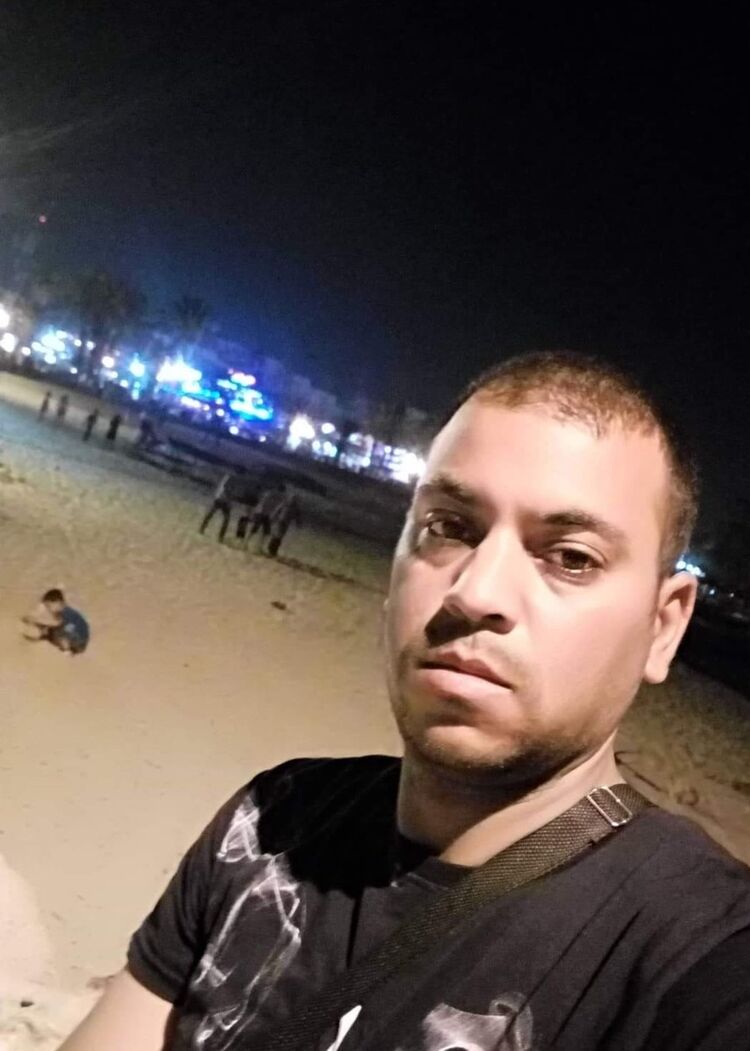  19794376  Karim, 35 ,    