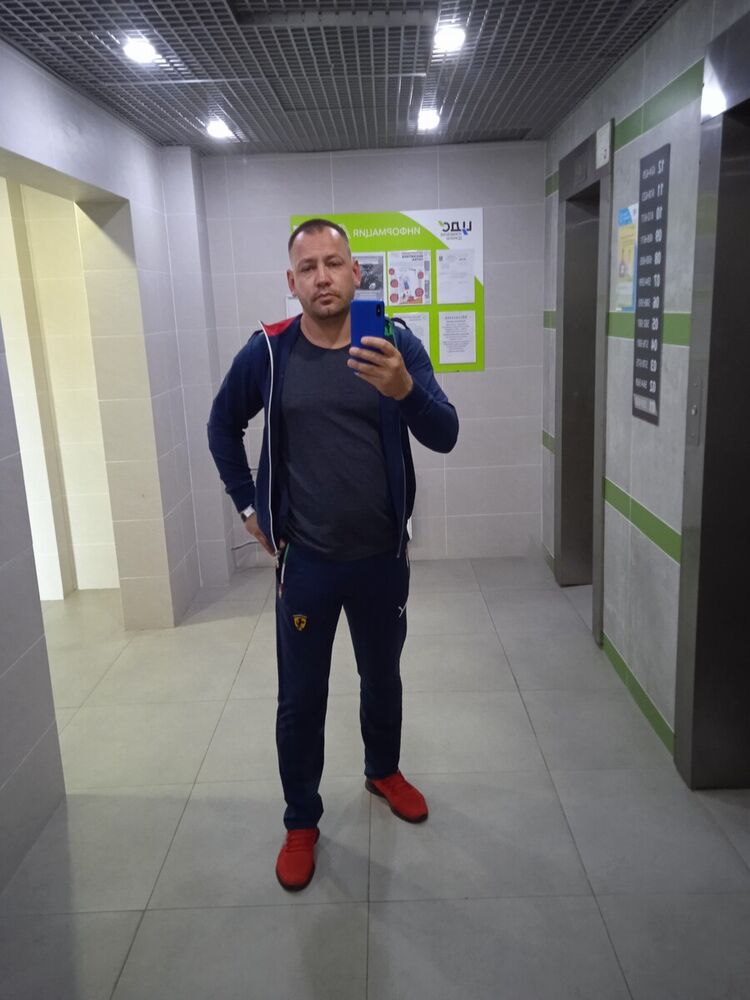  21209046  Artem, 41 ,    