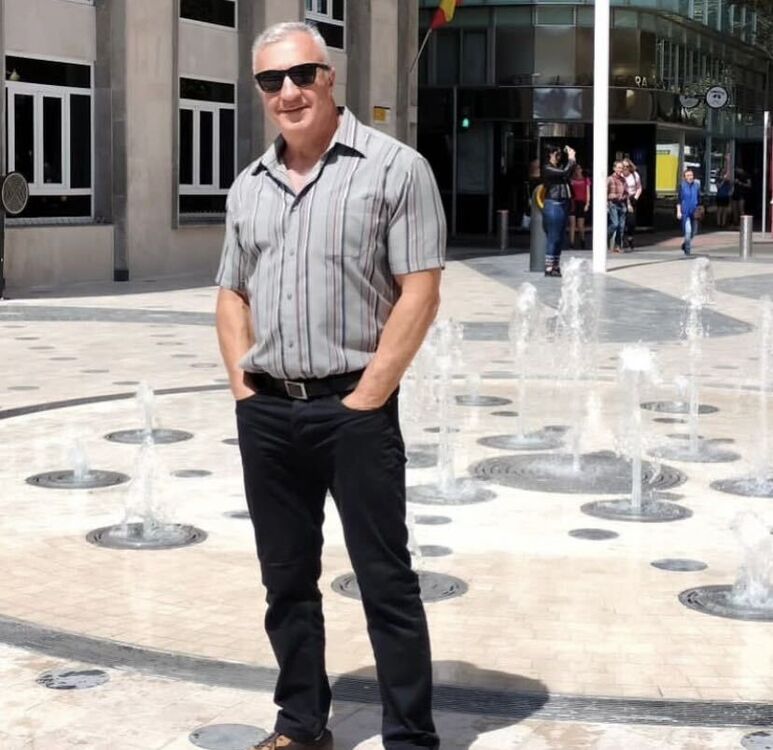  45222986  Francisco, 56 ,    Armadale