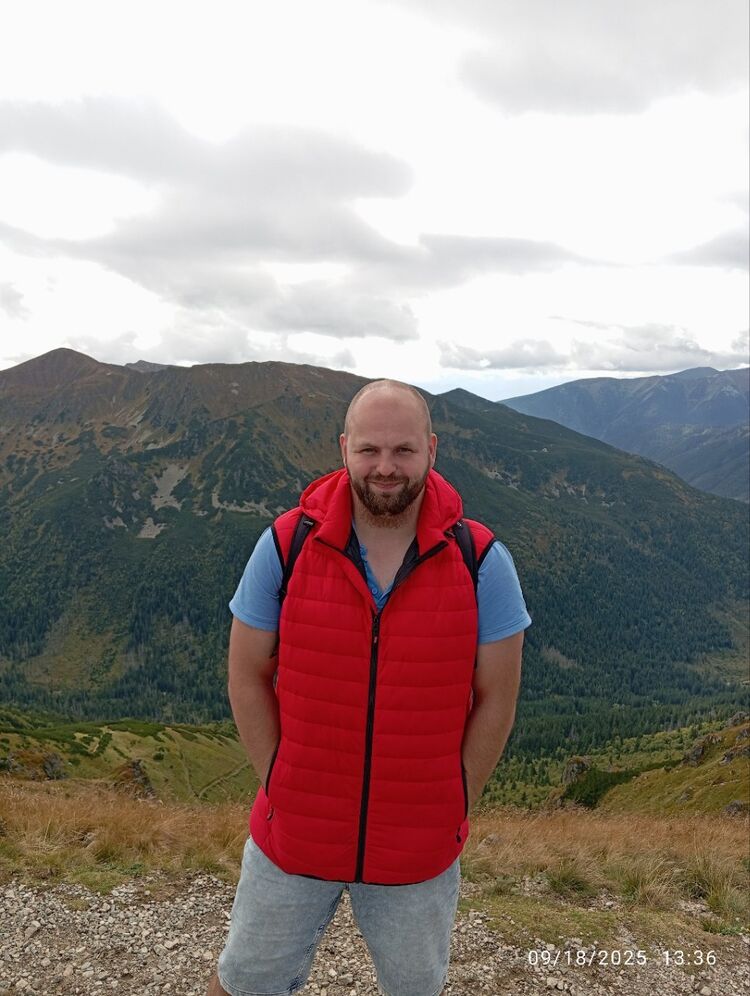  53694676  Valery, 44 ,    