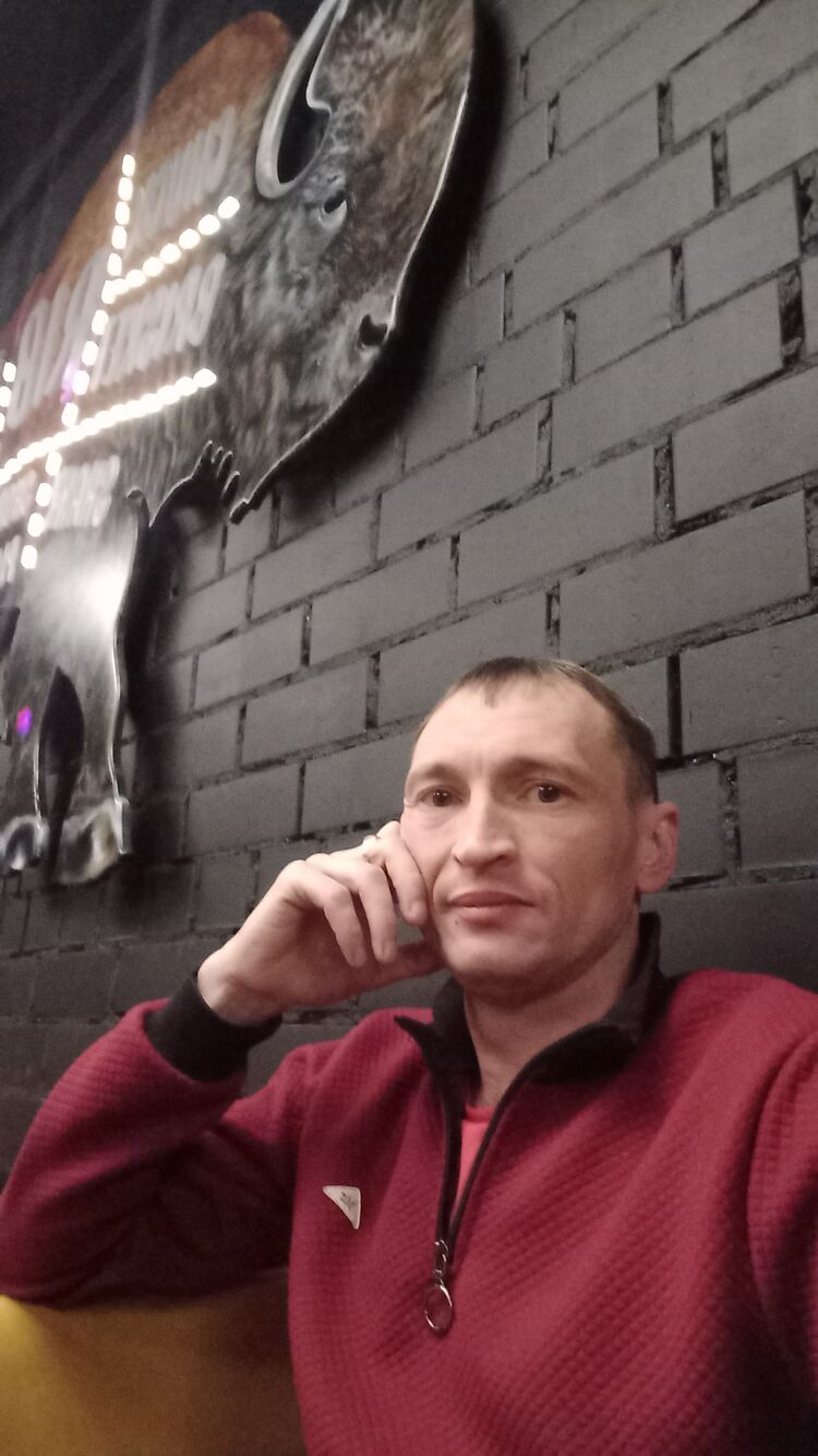  40126586  Alexander, 37 ,    