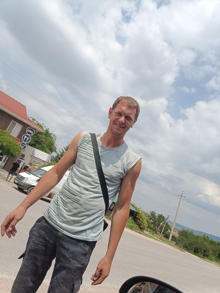  28321786  Alexander, 32 ,    
