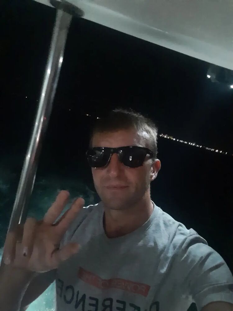  33768196  Pavel, 35 ,    