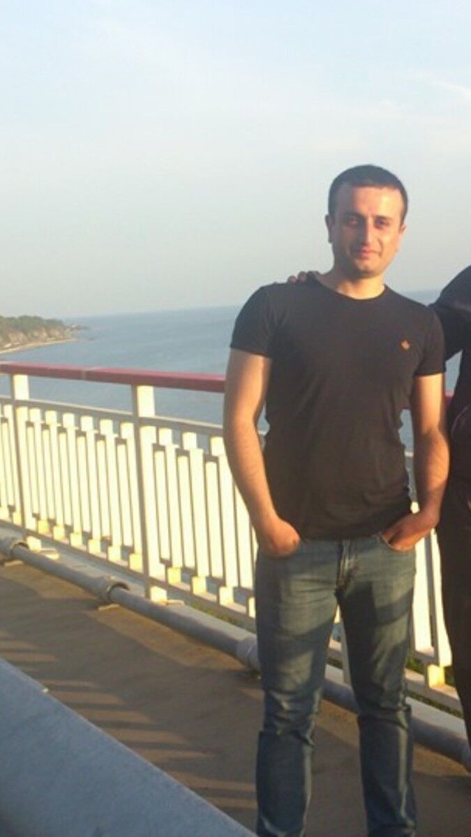  18546706  Artur, 36 ,    