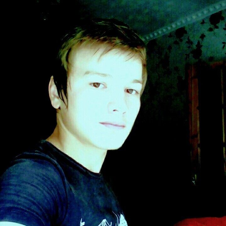  8700376  Denis, 27 ,    