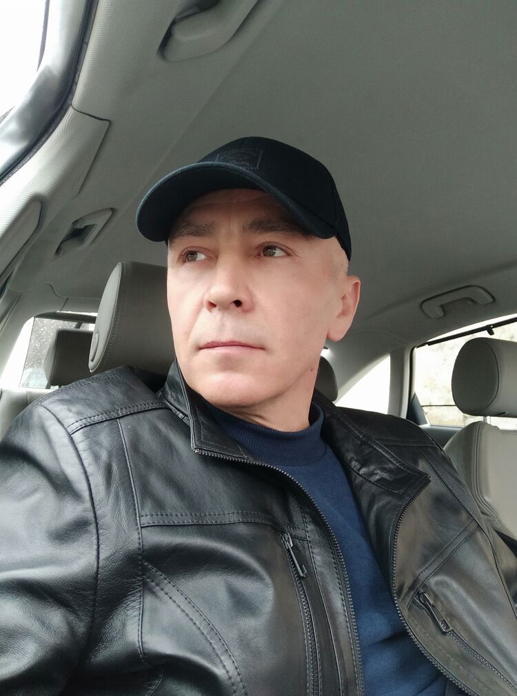  22867496  Anatolii, 52 ,    