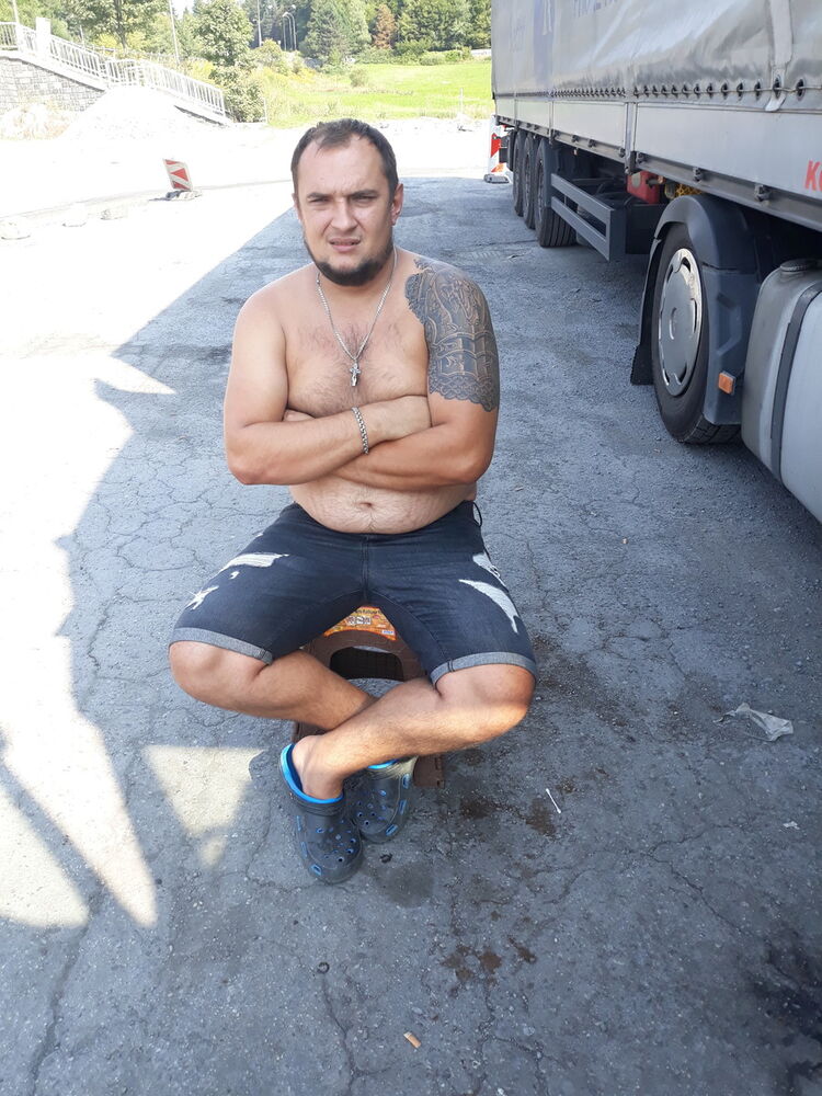 17288866  Oleg, 37 ,    