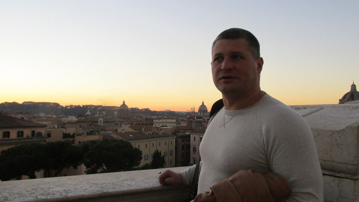  7919386  Tomas, 44 ,    